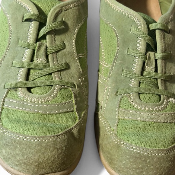 Earth Origins Carly Women's Leather Slip-On Comfort Sneakers Green Size 8M - Picture 4 of 6